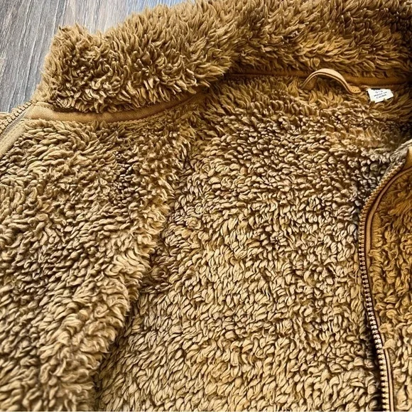 UNIQLO Girls Brown Sherpa Fleece Long Sleeves Jacket Warm Winter Snow Ski 5-6 - Picture 5 of 8